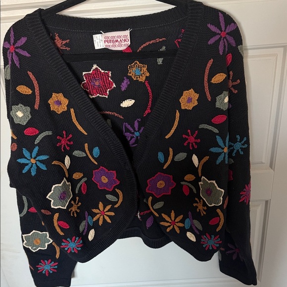 Colorful Floral Embroidered Women's Cardigan M/L Missing 1 Button - Picture 5 of 12